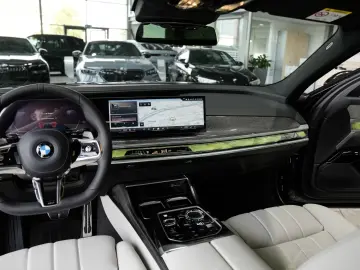 BMW 740xd M SPORT PRO TV Sky Lounge