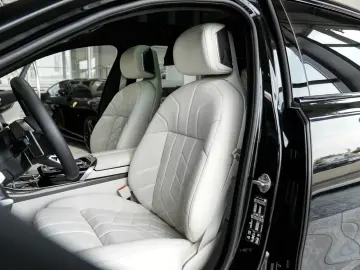 BMW 740xd M SPORT PRO TV Sky Lounge