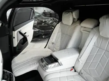 BMW 740xd M SPORT PRO TV Sky Lounge