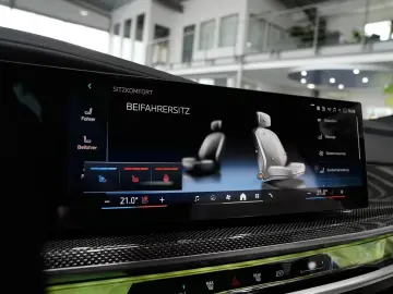 BMW 740xd M SPORT PRO TV Sky Lounge