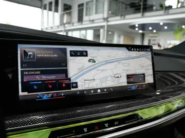 BMW 740xd M SPORT PRO TV Sky Lounge