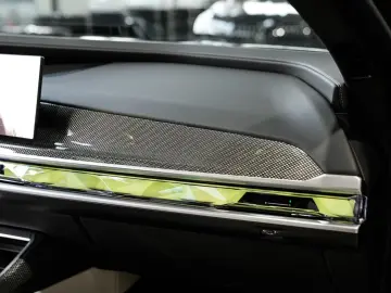 BMW 740xd M SPORT PRO TV Sky Lounge