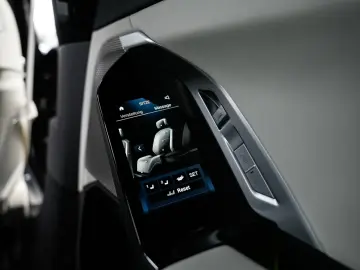 BMW 740xd M SPORT PRO TV Sky Lounge