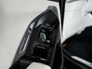 BMW 740xd M SPORT PRO TV Sky Lounge
