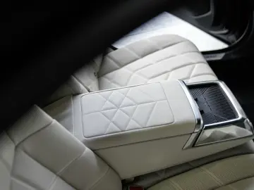 BMW 740xd M SPORT PRO TV Sky Lounge