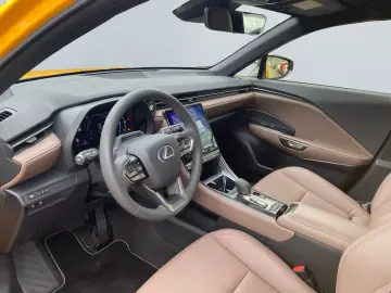 LEXUS LBX FWD Elegant  LED ACC CAM CarPlay SHZ SmartKe