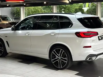 BMW X5 45 e xDr M Sport Pano-SKY HuD Massage 22  ACC