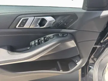 BMW X5 xDr45e MSport LASER HUD AHK Pano HiFi PaAss