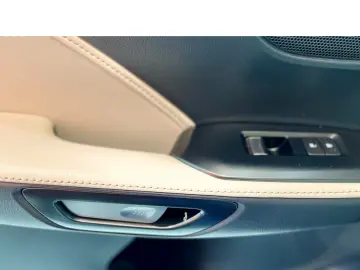 LEXUS LBX Elegant Leder    Garantie    Keyless    HYBR