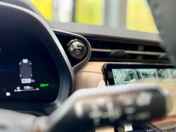 LEXUS LBX Elegant Leder    Garantie    Keyless    HYBR