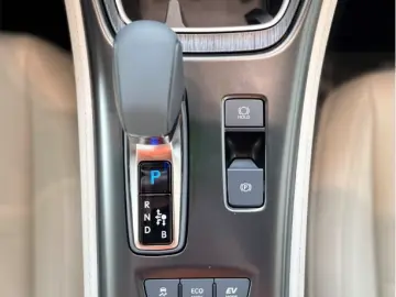LEXUS LBX Elegant Leder    Garantie    Keyless    HYBR
