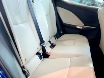 LEXUS LBX Elegant Leder    Garantie    Keyless    HYBR