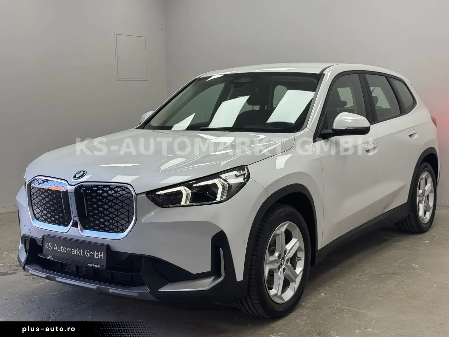 BMW iX1 30 xDrive Head-Up 360 Kam Navi LED