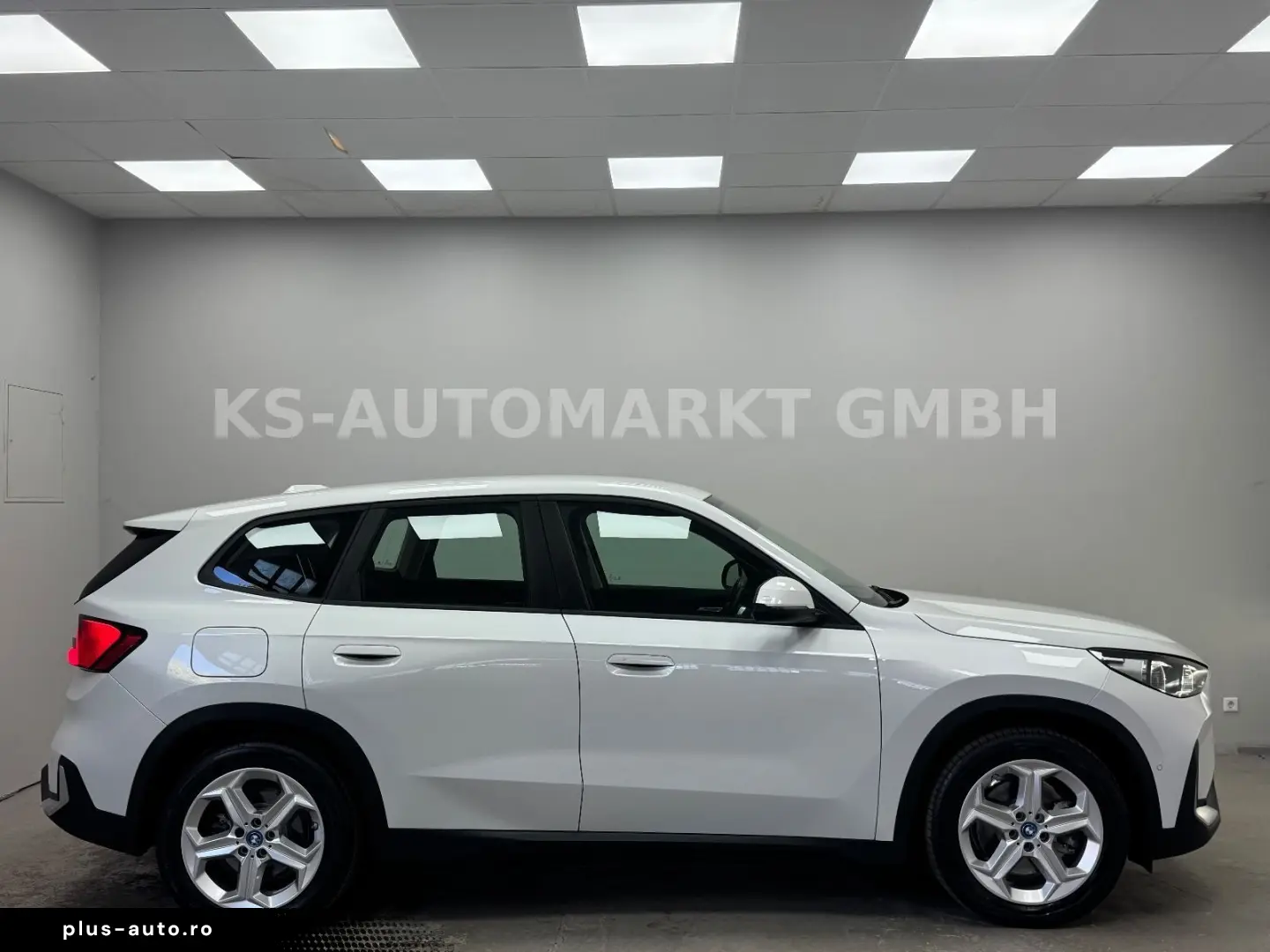 BMW iX1 30 xDrive Head-Up 360 Kam Navi LED