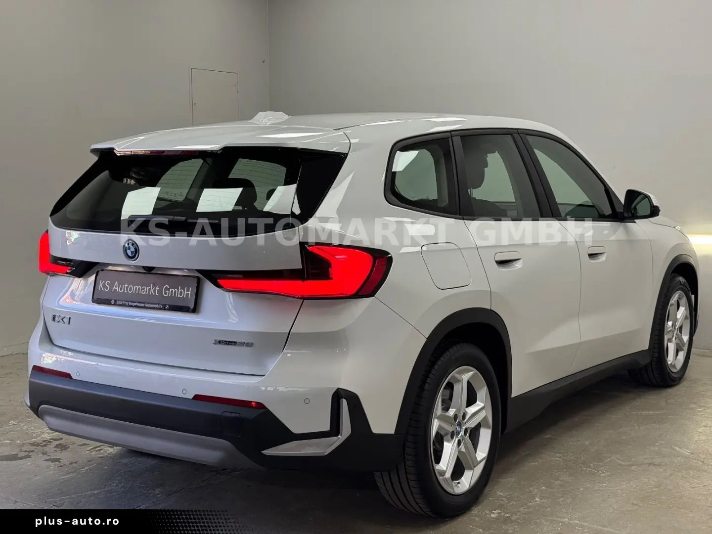 BMW iX1 30 xDrive Head-Up 360 Kam Navi LED