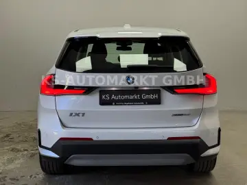 BMW iX1 30 xDrive Head-Up 360 Kam Navi LED