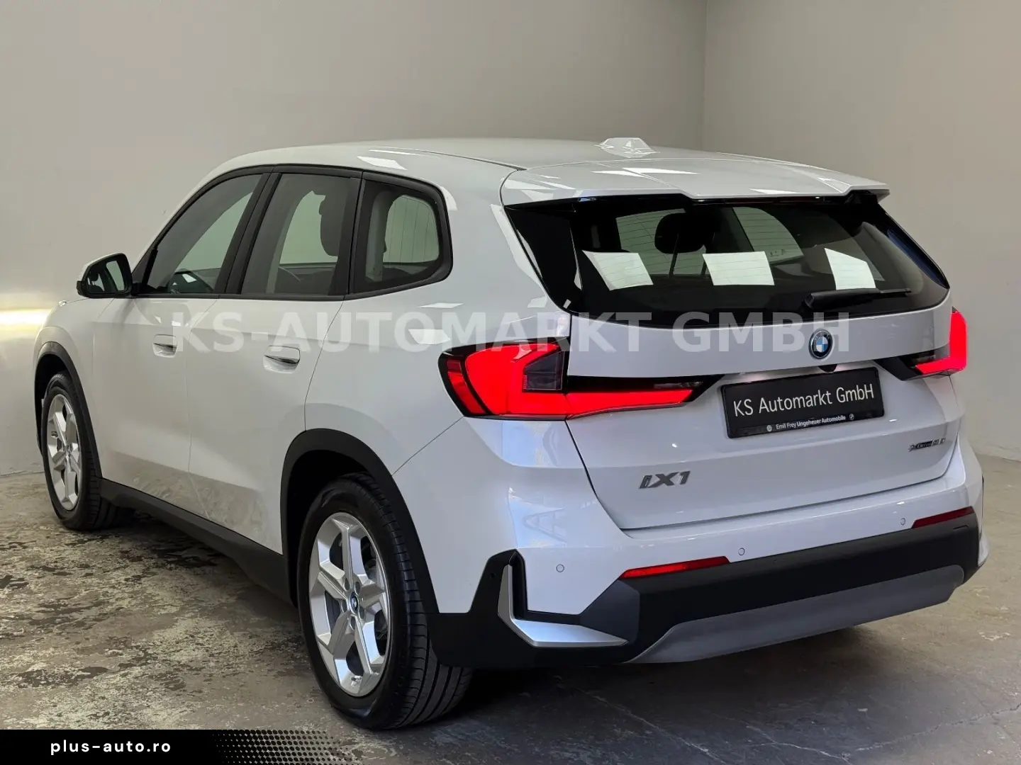 BMW iX1 30 xDrive Head-Up 360 Kam Navi LED