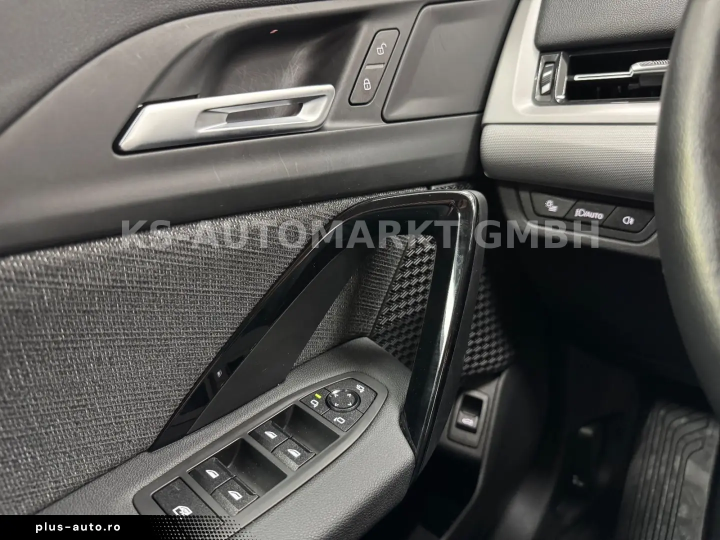 BMW iX1 30 xDrive Head-Up 360 Kam Navi LED