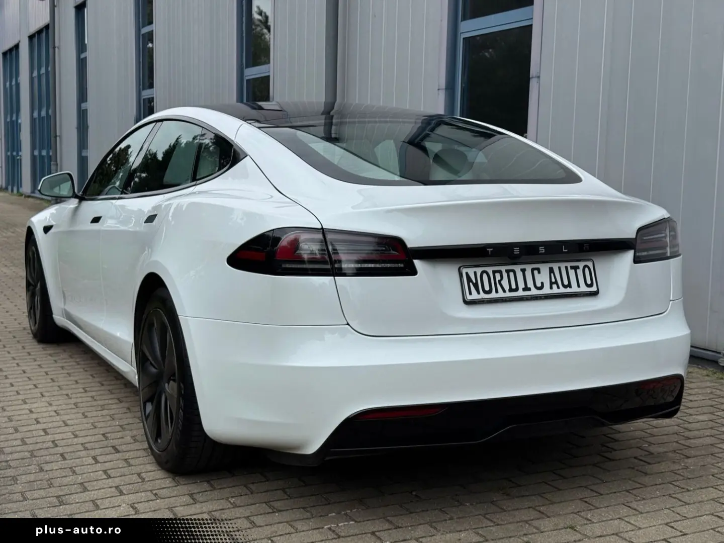 TESLA Model S Dual Motor Palladium HW4  8fachbereift