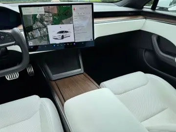 TESLA Model S Dual Motor Palladium HW4  8fachbereift