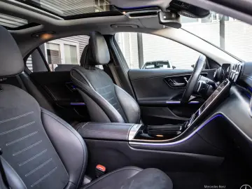 --Mercedes-Benz C 300 e PHEV AMG Premium Plus--