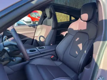 Porsche Taycan 4S