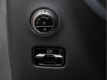 MERCEDES-BENZ GLC 300 d 4M AMG-Sport Pano Burm HUD AHK Stdhz