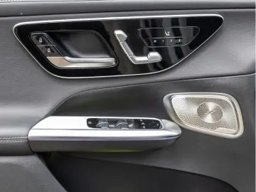 MERCEDES-BENZ GLC 300 d 4M AMG-Sport Pano Burm HUD AHK Stdhz