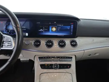 MERCEDES-BENZ E 400 d 4M Coupé AMG Pano Burmester Le…