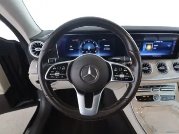 MERCEDES-BENZ E 400 d 4M Coupé AMG Pano Burmester Le…