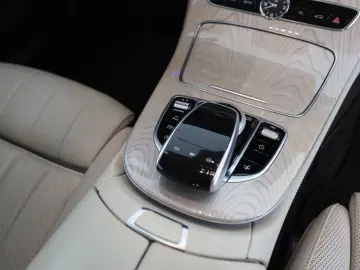MERCEDES-BENZ E 400 d 4M Coupé AMG Pano Burmester Le…