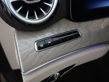 MERCEDES-BENZ E 400 d 4M Coupé AMG Pano Burmester Le…