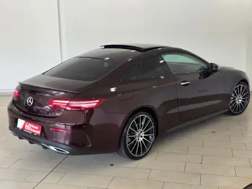MERCEDES-BENZ E 300 d Coupe AMG-Line Night-Paket Des…