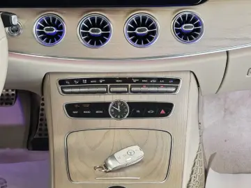 MERCEDES-BENZ E 300 d Coupe AMG-Line Night-Paket Des…