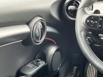 MINI 3-Türer Navi DAB HUD ACC RFK SHZ adLED 17
