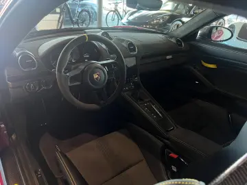 Porsche 718 Cayman GT4 RS (982)