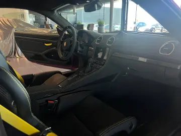Porsche 718 Cayman GT4 RS (982)