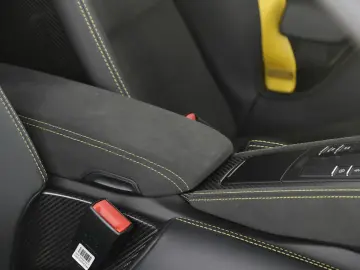 Porsche 718 Cayman GT4 RS (982)