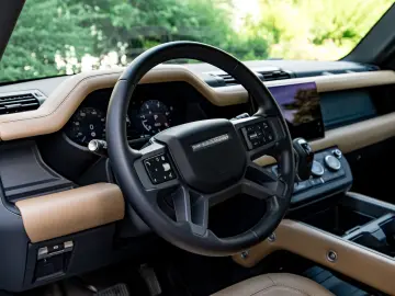 Land Rover Defender 110 X-Dynamic HSE
