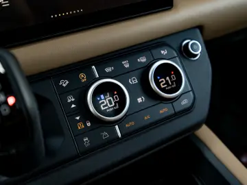 Land Rover Defender 110 X-Dynamic HSE