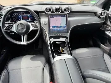 MERCEDES-BENZ GLC 200 4Matic Avantgarde Advanced Pan…