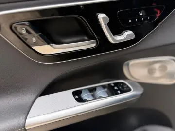 MERCEDES-BENZ GLC 200 4Matic Avantgarde Advanced Pan…