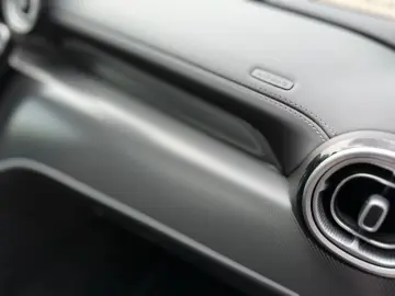 MERCEDES-BENZ GLC 200 4Matic Avantgarde Advanced Pan…