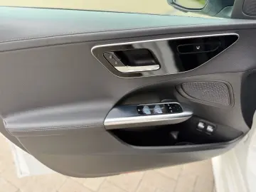 MERCEDES-BENZ C 300e Lim. AMG AHK Ambiente LED Massage MwSt.