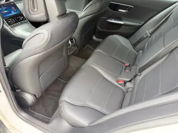 MERCEDES-BENZ C 300e Lim. AMG AHK Ambiente LED Massage MwSt.