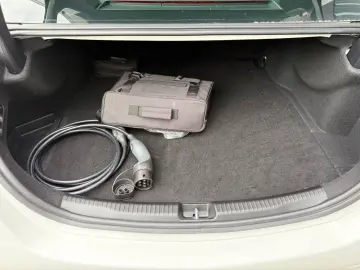 MERCEDES-BENZ C 300e Lim. AMG AHK Ambiente LED Massage MwSt.