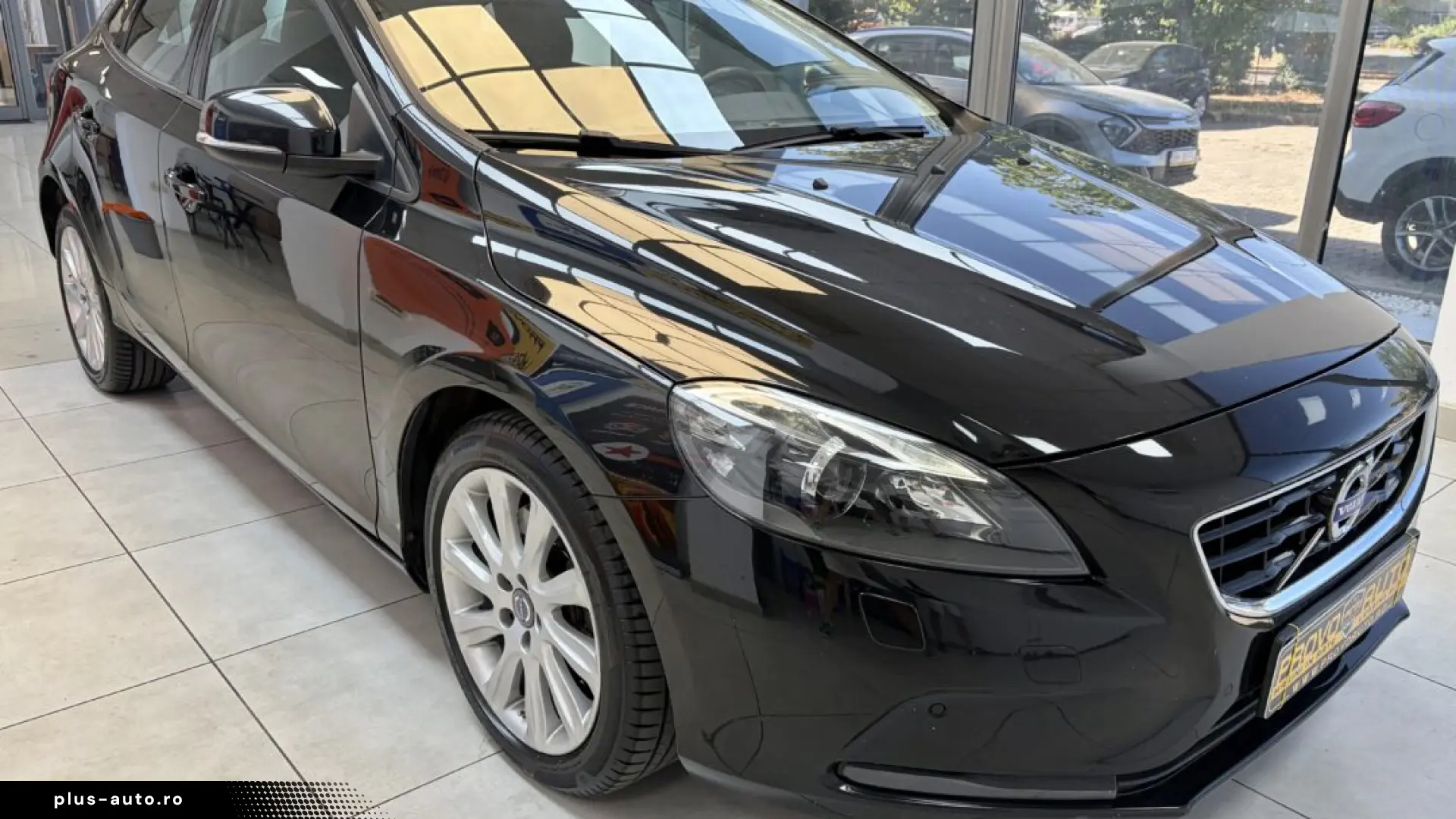 VOLVO V-40 HATCHBACK 2016-03