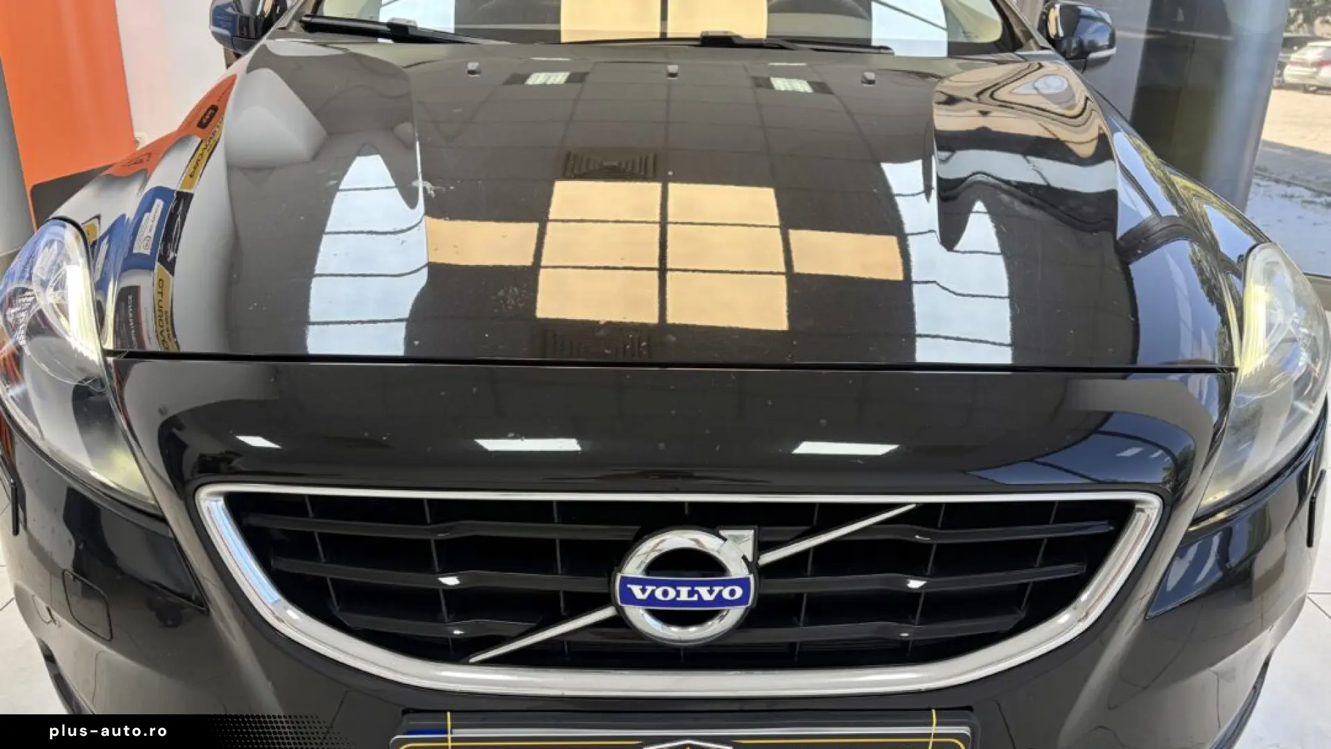 VOLVO V-40 HATCHBACK 2016-03