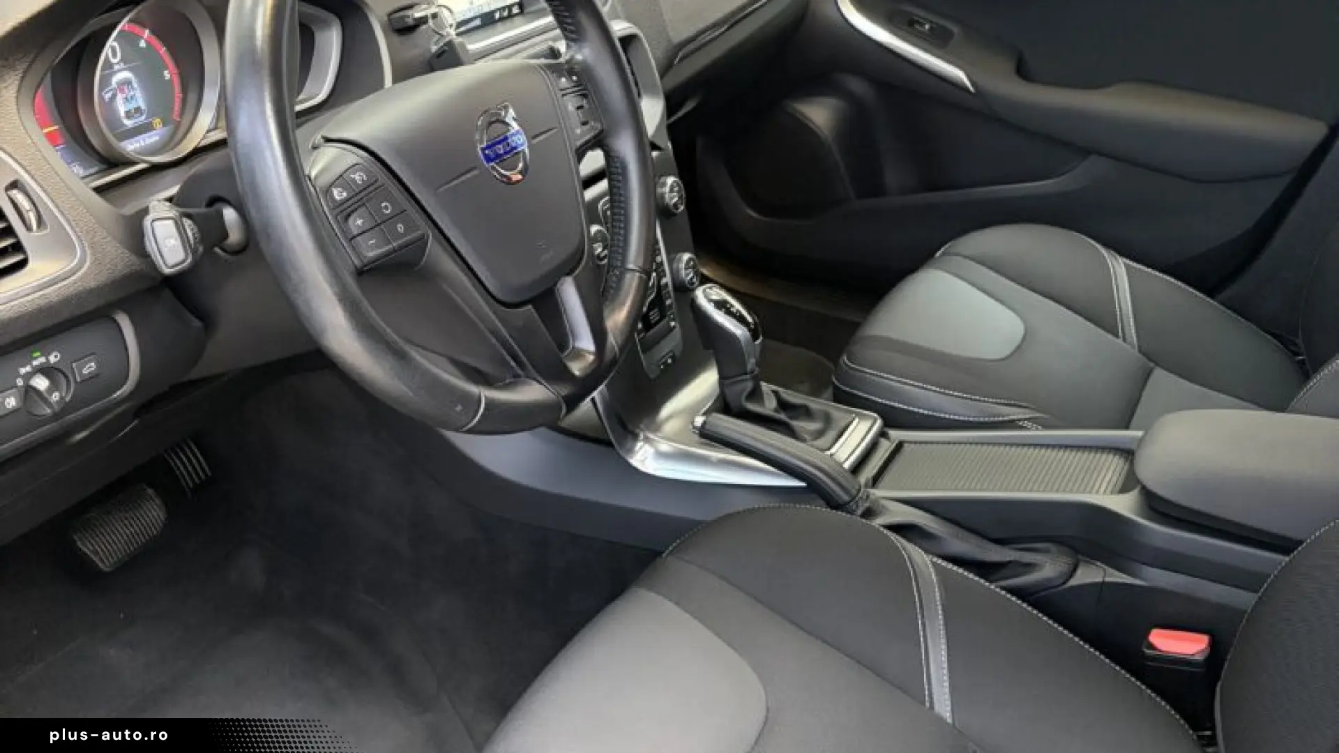 VOLVO V-40 HATCHBACK 2016-03