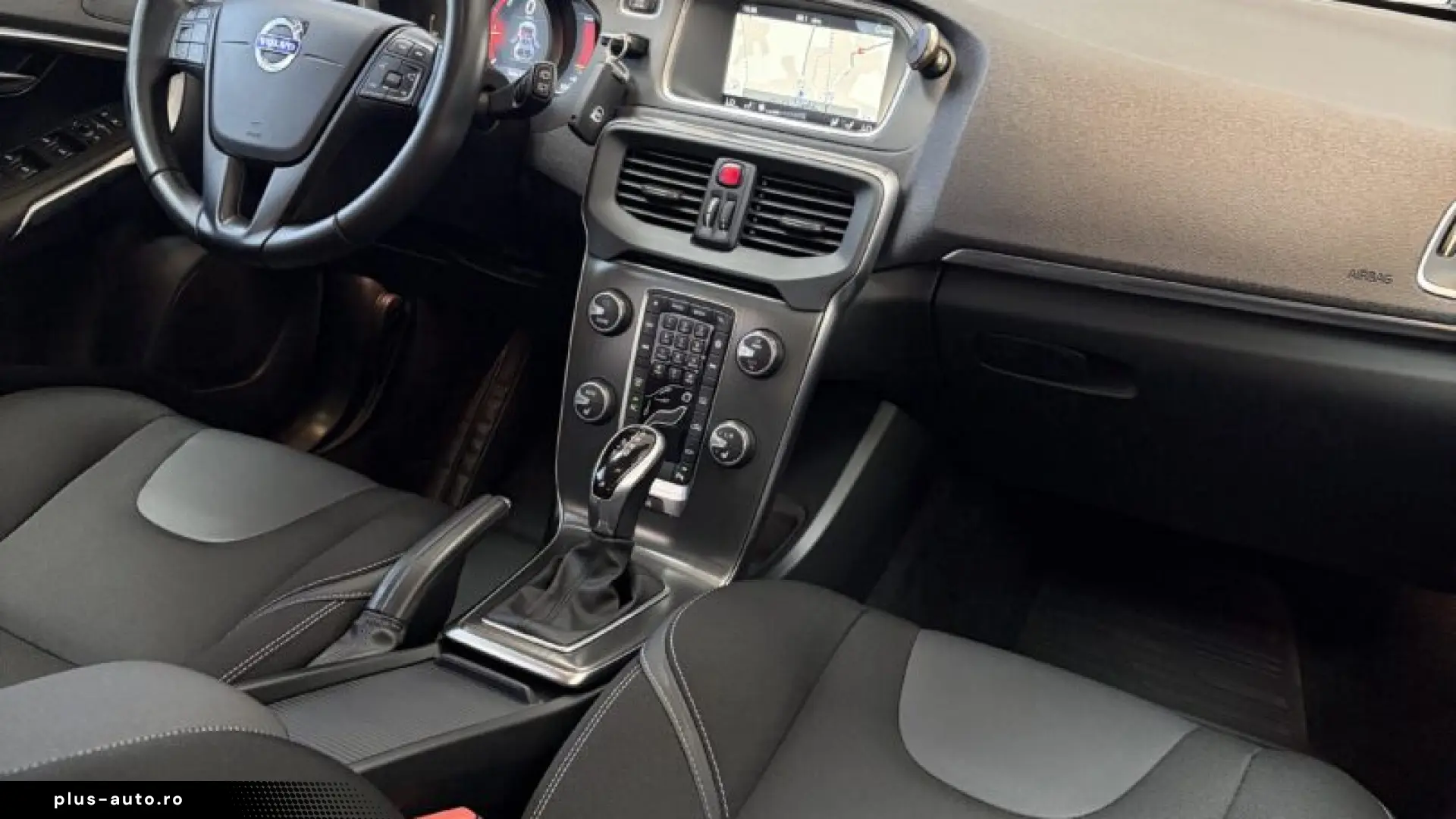 VOLVO V-40 HATCHBACK 2016-03